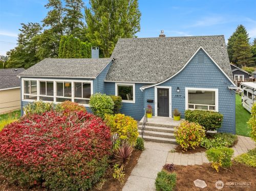 1217 E Washington Ave, Burlington, WA, 98233-2003 | Card Image