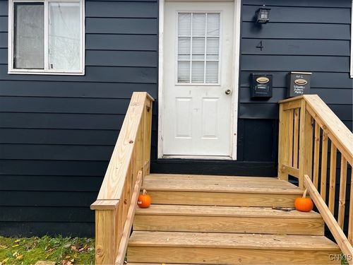 4 1st St, Camillus, NY, 13031-1106 | Card Image