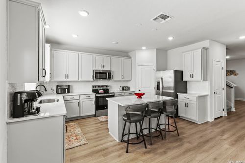 9905 Paseo Post Pl, Schertz, TX, 78154-0677 | Card Image