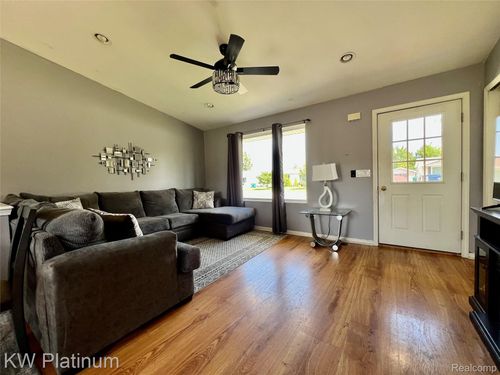 1097 Quain Ln, Port Huron, MI, 48060-7841 | Card Image