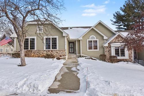 215 Endfield Circle, Waukesha, WI, 53186 | Card Image