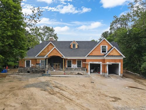 4 Circle Dr, Mount Kisco, NY, 10549-3604 | Card Image