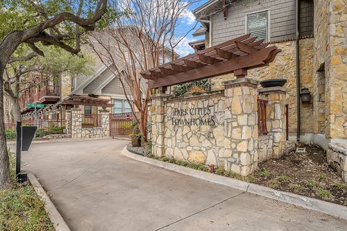 6350 Oriole Dr, Dallas, TX, 75209-5724 | Card Image