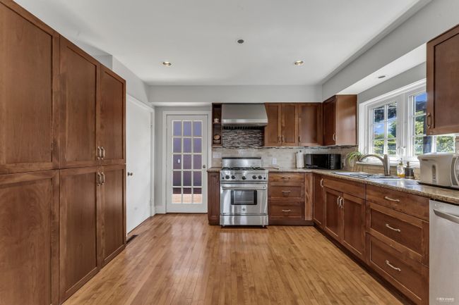 1374 21 St Street, House other with 2 bedrooms, 2 bathrooms and 3 parking in West Vancouver BC | Image 19