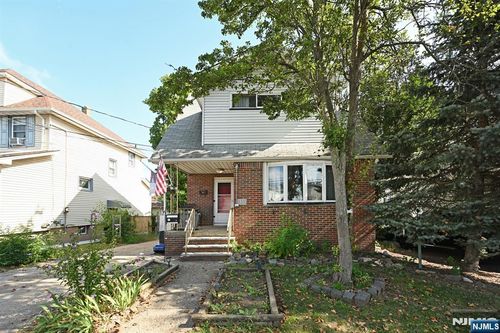533 Kingsland Ave, Lyndhurst, NJ, 07071-2726 | Card Image