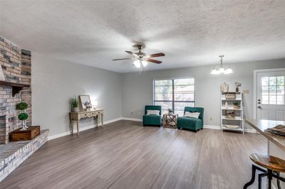 Huge living area with great views of backyard | Image 3