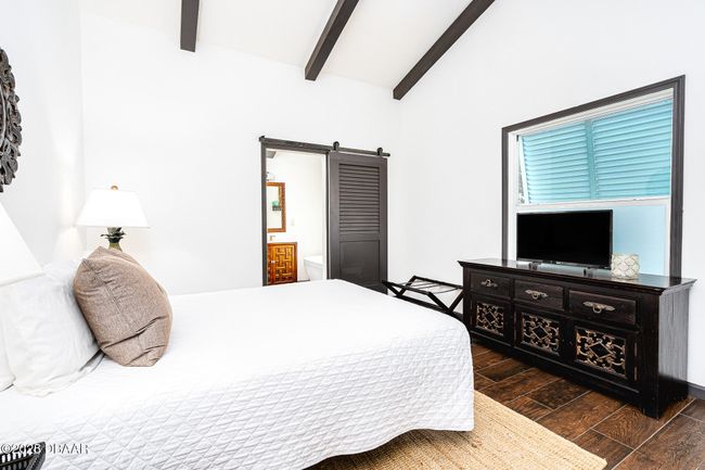 MASTER BEDROOM | Image 23