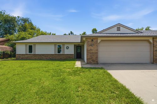 310 Guinevere Dr, Junction City, KS, 66441-8823 | Card Image