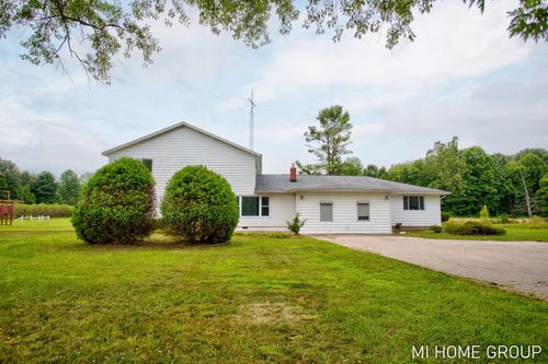 74721 30th Ave, Covert, MI, 49043-9526 | Card Image