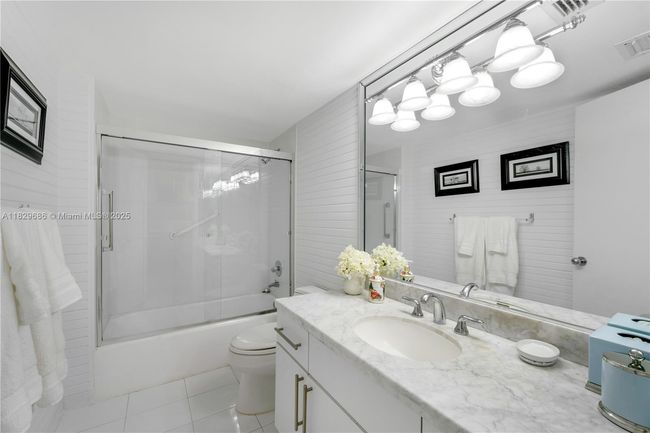 APT-5H - 609 Ocean Dr, Condo with 2 bedrooms, 2 bathrooms and null parking in Key Biscayne FL | Image 15