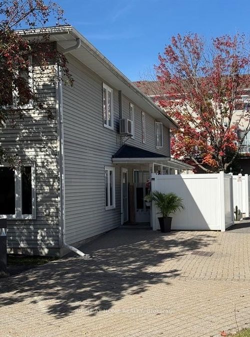 e-1033 Cummings Ave, Gloucester, ON, K1J9K6 | Card Image