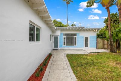 402 Nw 110th St, House other with 2 bedrooms, 2 bathrooms and null parking in Miami FL | Image 3