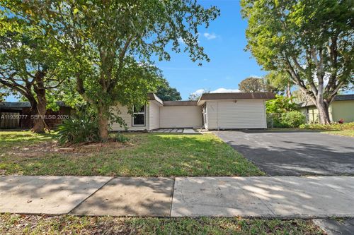8001 Nw 68th Ter, Tamarac, FL, 33321-7020 | Card Image