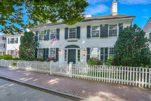 68 N Water St, Edgartown, MA, 02539-8146 | Card Image