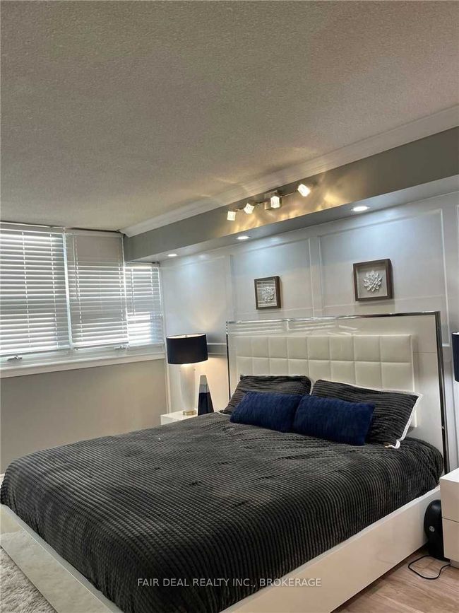 2505 - 8 Lisa St, Condo with 2 bedrooms, 2 bathrooms and 2 parking in Brampton ON | Image 7