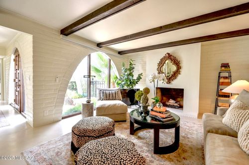 628 W Roller Coaster Rd, Tucson, AZ, 85704-3861 | Card Image