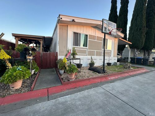 121 Century Ct, Fairfield, CA, 94533-2813 | Card Image