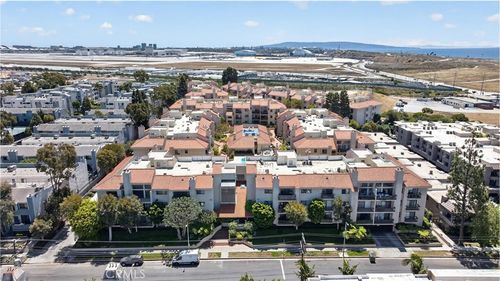 4-136-8180 Manitoba St, Playa del Rey, CA, 90293-8644 | Card Image