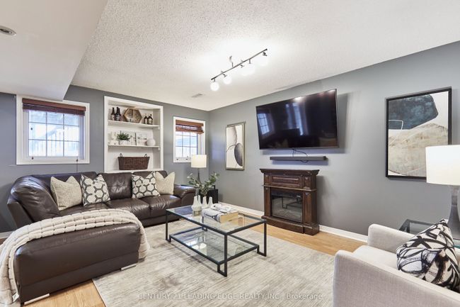 31 Aster Cres, House other with 3 bedrooms, 4 bathrooms and 2 parking in Whitby ON | Image 31