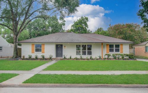 5731 Creekbend Dr, Houston, TX, 77096-5913 | Card Image