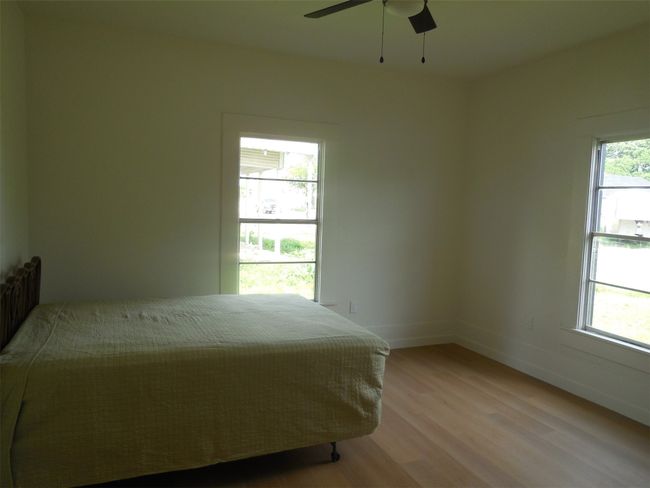 1202 W Main St, House other with 2 bedrooms, 1 bathrooms and null parking in Eastland TX | Image 4