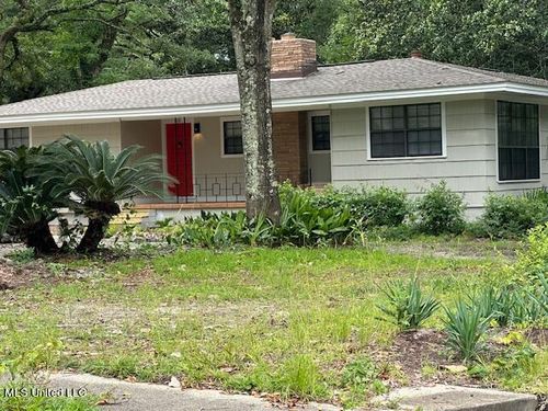 1133 W Cherokee Gln, Ocean Springs, MS, 39564-2804 | Card Image
