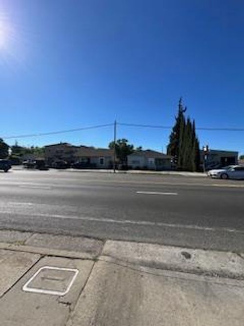 2960 Fruitridge Road, Sacramento, CA, 95820 | Card Image