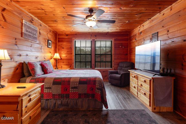 Master Bedroom in Cabin 1. Bathroom is ensuite. | Image 16