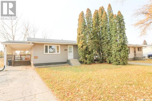 348 Myrtle Ave, Yorkton, SK, S3N1R9 | Card Image