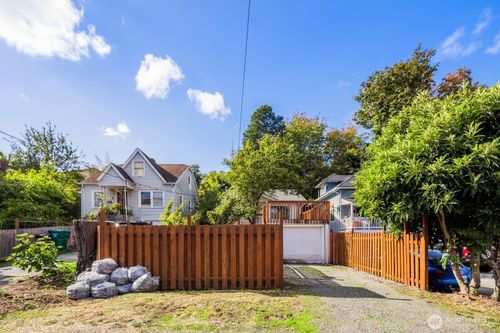 2305 24th Avenue S, Seattle, WA, 98144 | Card Image