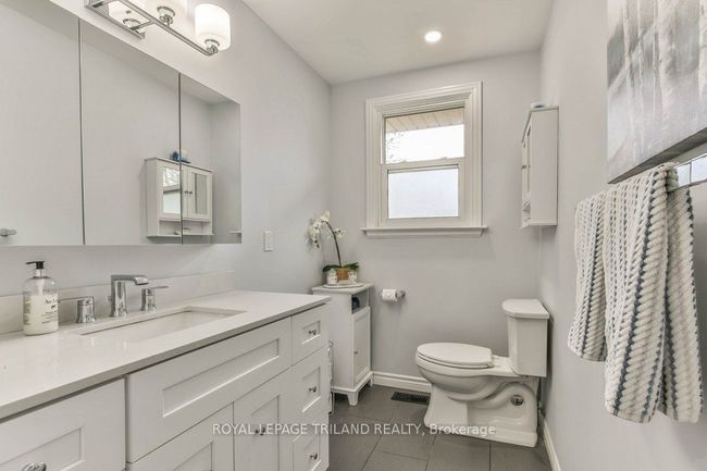 834 Viscount Rd, House other with 3 bedrooms, 2 bathrooms and 4 parking in London ON | Image 22