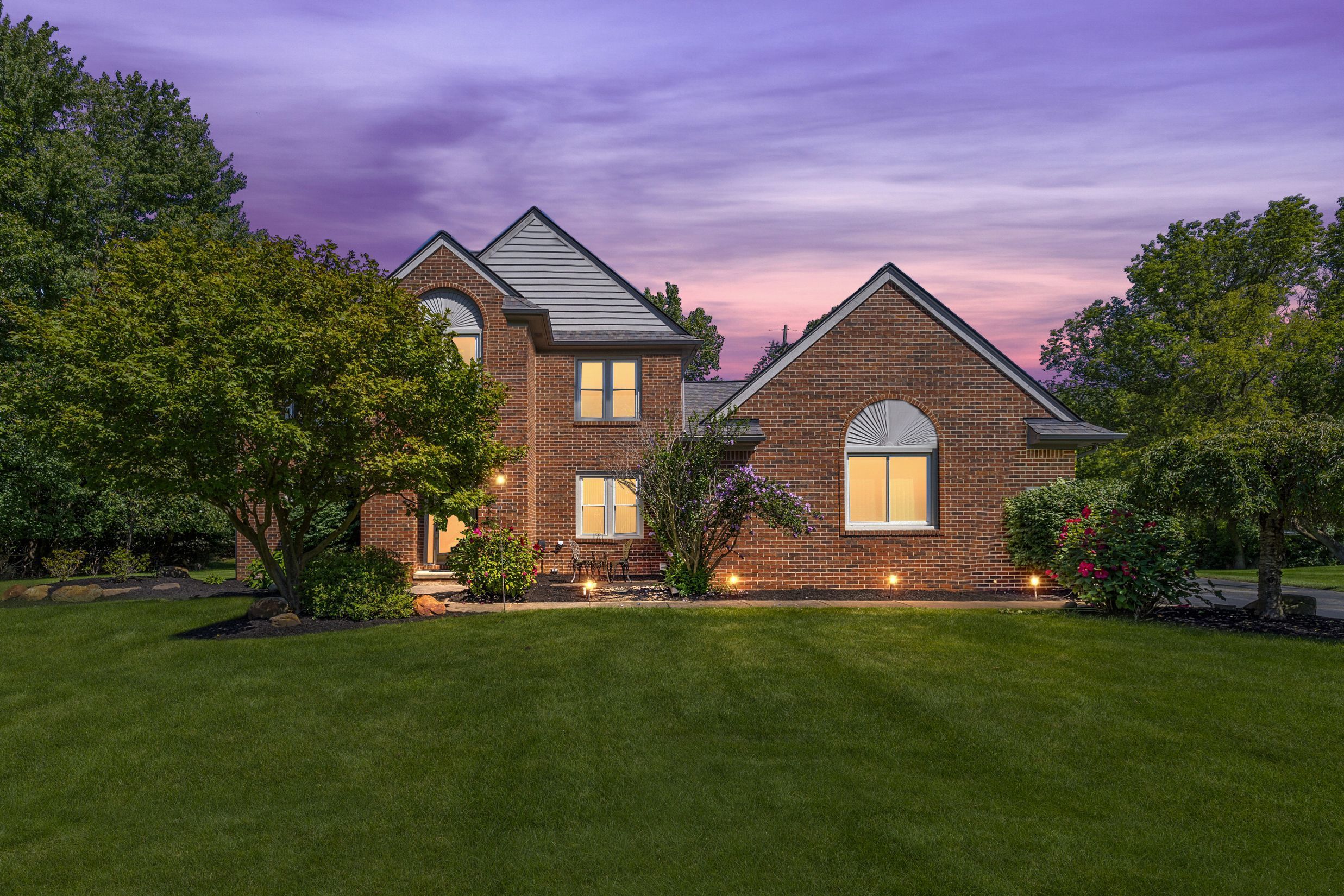 Longford Dr, South Lyon, MI 48178