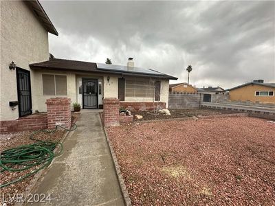 1709 Shadow Mountain Place, House other with 6 bedrooms, 3 bathrooms and null parking in Las Vegas NV | Image 2