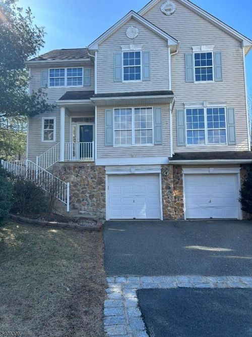 226 Winding Hill Dr, Hackettstown, NJ, 07840-5662 | Card Image