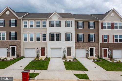18 Telluride Way, CHARLES TOWN, WV, 25414-6092 | Card Image
