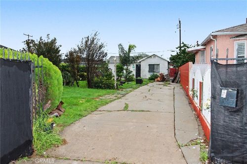 3826 W 115th St, Hawthorne, CA, 90250-2620 | Card Image