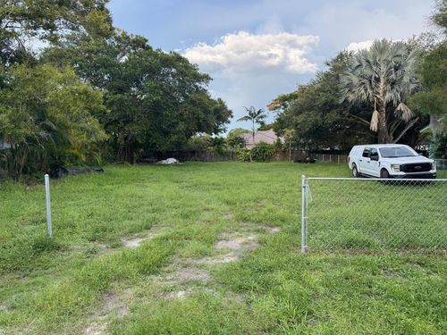 147 Ave N, Loxahatchee Groves, FL, 33470 | Card Image