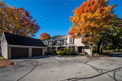 17534 Fairlawn Drive, Condo with 3 bedrooms, 2 bathrooms and null parking in Chagrin Falls OH | Image 2