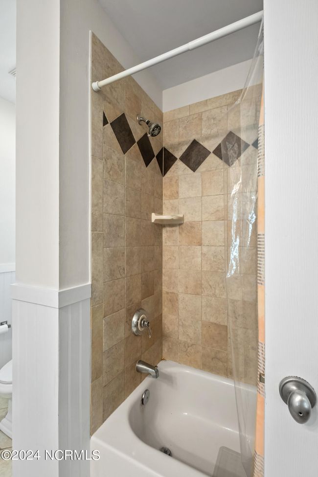 TUB /TILE SHOWER | Image 23