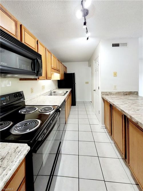 e-704 Glendale Dr, Greensboro, NC, 27406-6557 | Card Image
