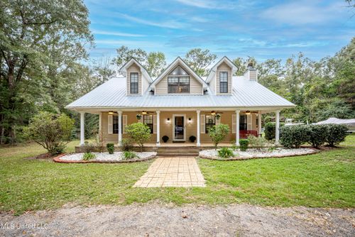 16105 Roberts Rd, Vancleave, MS, 39565-8463 | Card Image