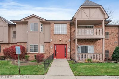 30 - 30574 Oakridge Manor Drive, Condo with 2 bedrooms, 1 bathrooms and null parking in Roseville MI | Image 1