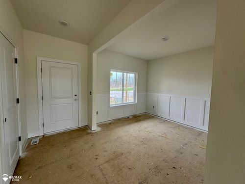 8018 Bradbury Ln, Grand Blanc, MI, 48439-7248 | Card Image