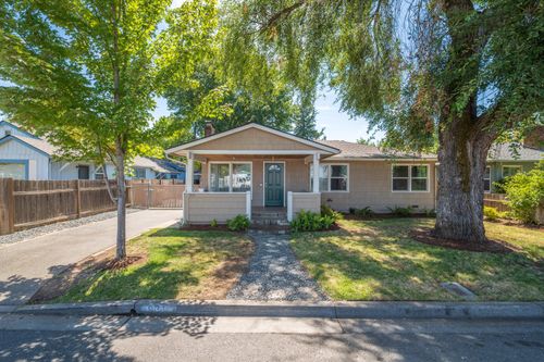 931 M St, Grants Pass, OR, 97526-3247 | Card Image