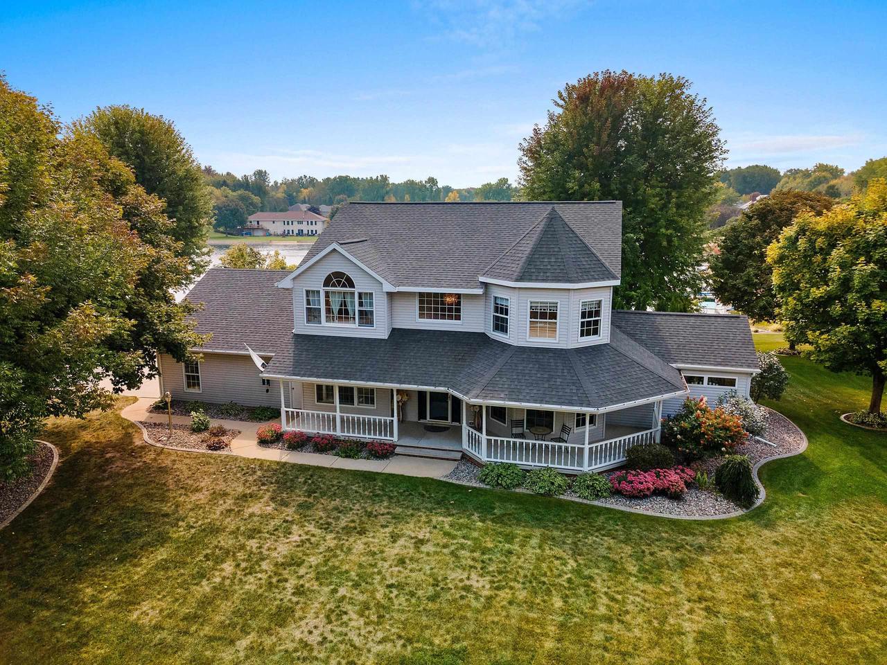 Field Ct, Suamico, WI 54173