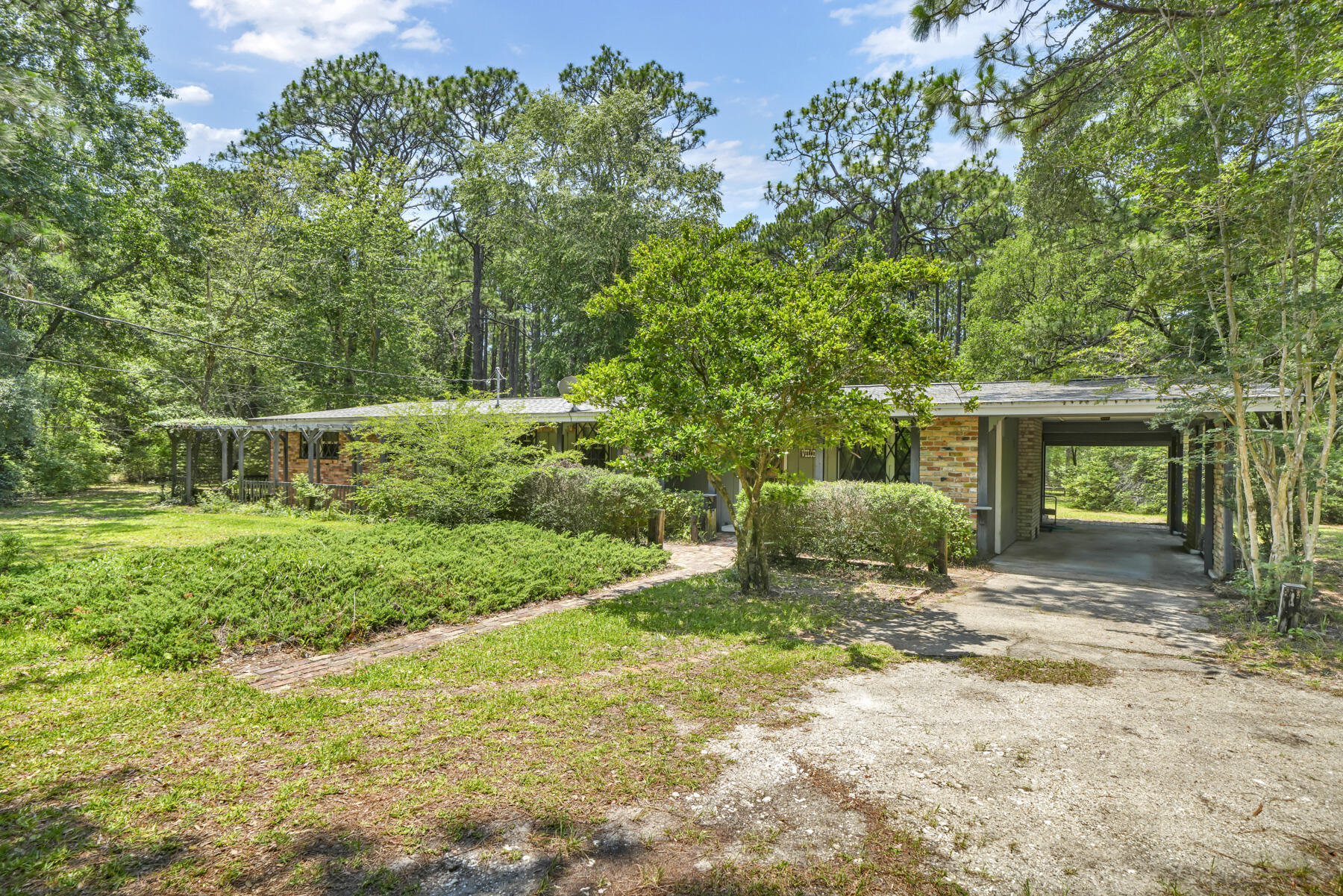 Doddie Ln, Gulf Breeze, FL 32566