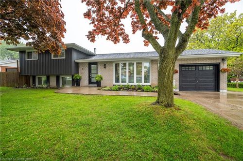 2 Lynford Ave, Hamilton, ON, L9A2L7 | Card Image