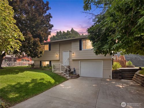 217 Ridgemont Dr, East Wenatchee, WA, 98802-5480 | Card Image