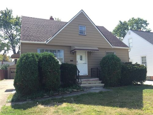 2415 Russell Ave, Parma, OH, 44134-1412 | Card Image