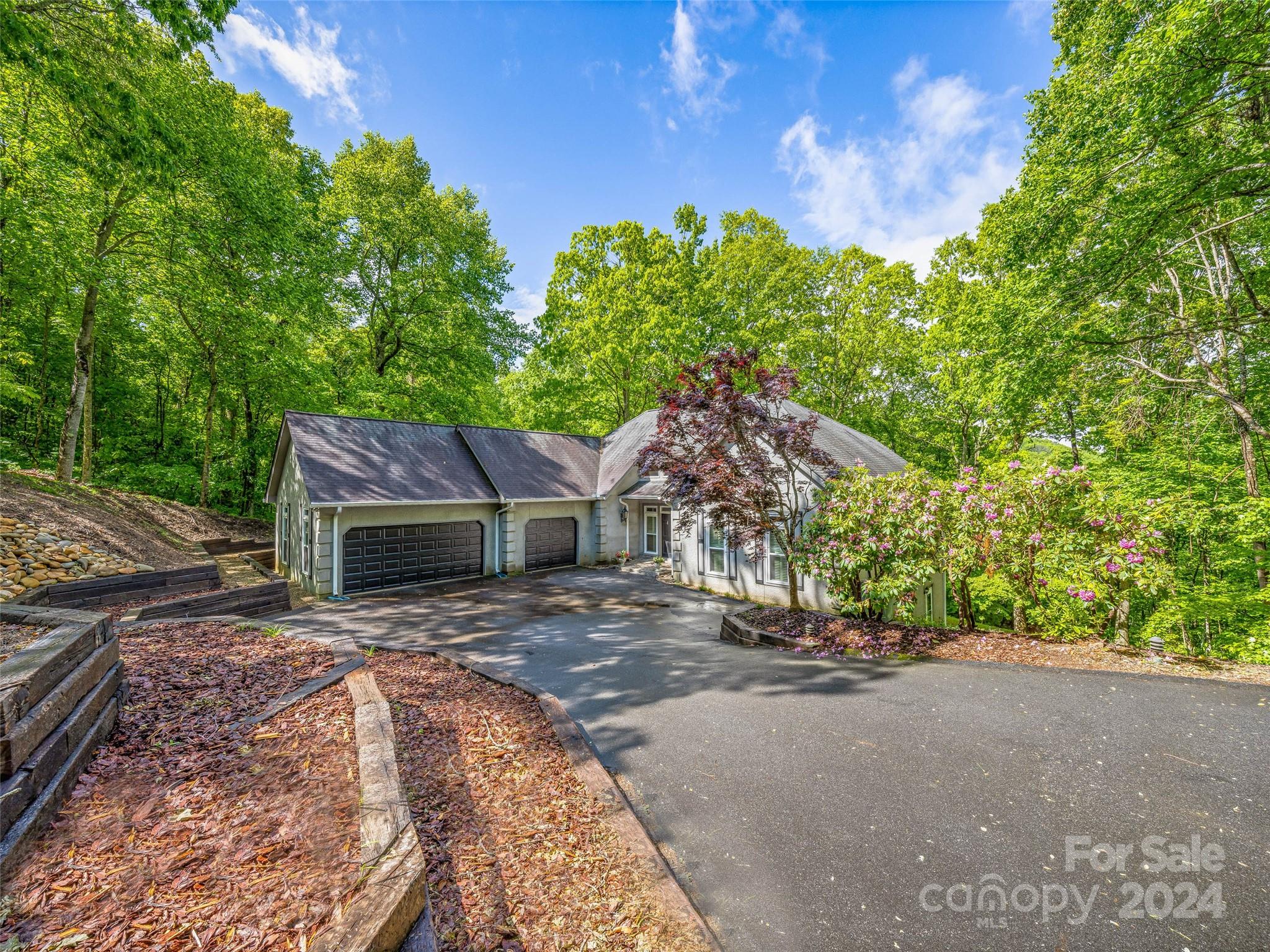 Big Spring Dr, Asheville, NC 28804
